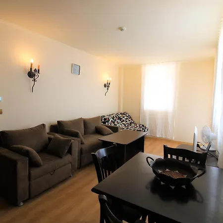 Menada Atrium דירה אלניטה