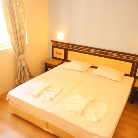 Menada Atrium * אלניטה