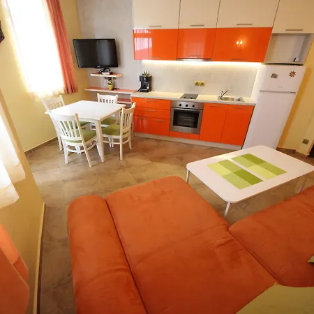 Menada Atrium אלניטה