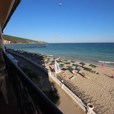 Menada Atrium * אלניטה