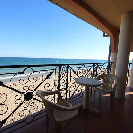 Menada Atrium אלניטה