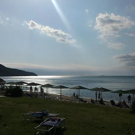 Menada Atrium * אלניטה