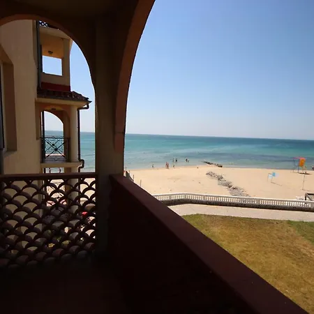 Menada Atrium דירה אלניטה