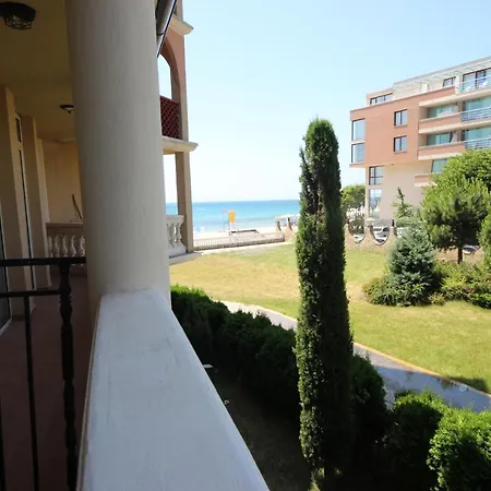 Menada Atrium דירה אלניטה