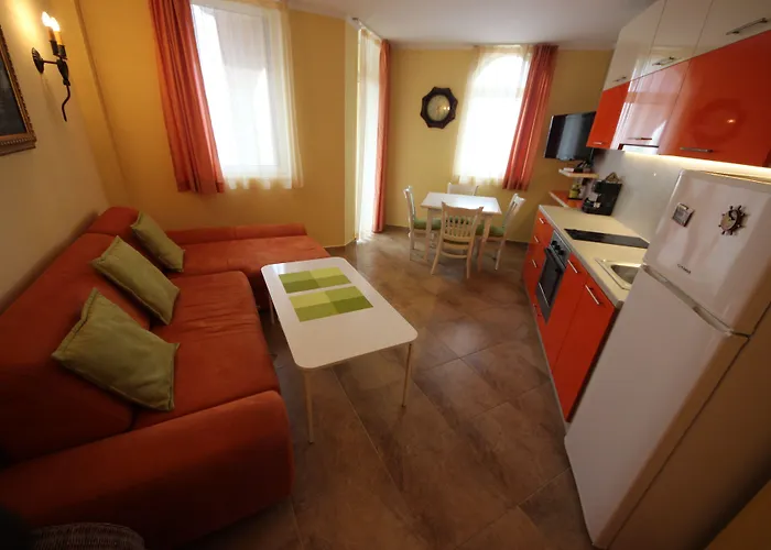 Menada Atrium Elenite