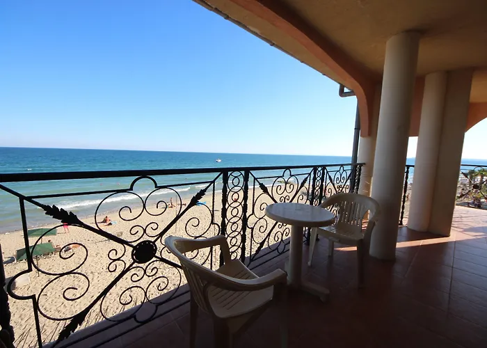 Menada Atrium Elenite